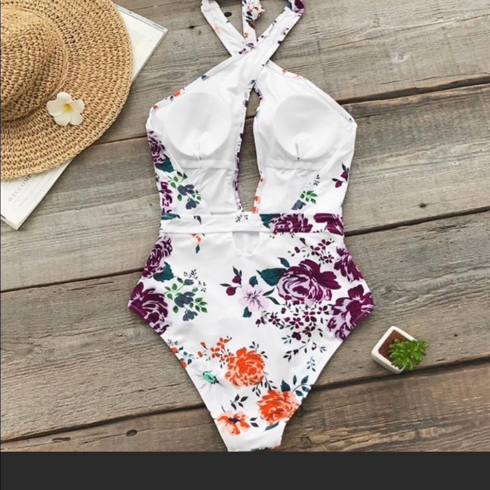 NEW CHIC 1 PIECE SWIMSUIT!! beautiful - Picture 4 of 8